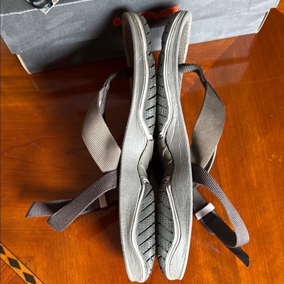 Teva Ultimate Thong Flip Flops with back strap - Picture 5 of 8